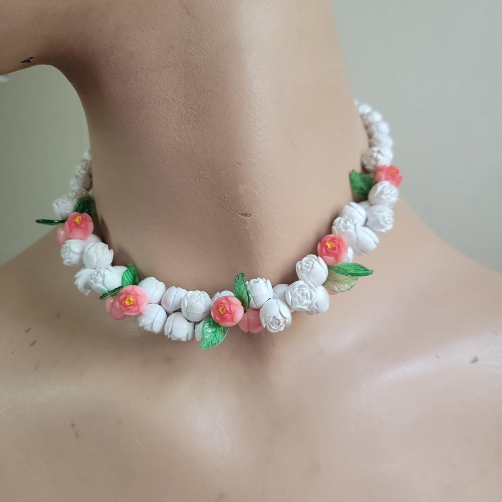 Vintage Molded 
Celluloid Rose 15" Choker Necklace  White Pink Summer Soiree
